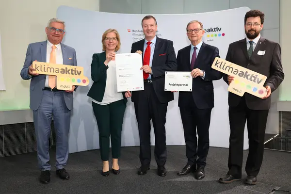 Auszeichnung klimaaktiv mobil Projektpartner:innen im Rahmen der THEPEP Konferenz
