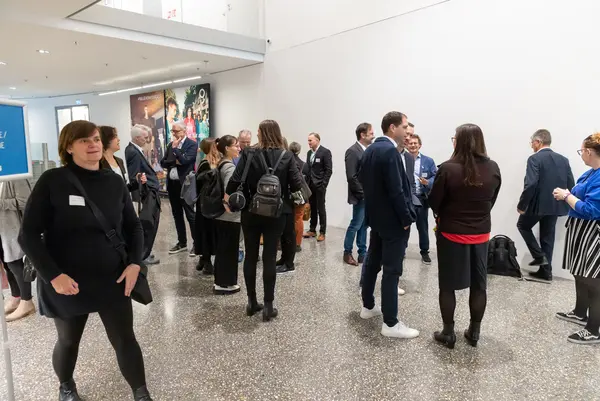 Besucher auf einer Veranstaltung