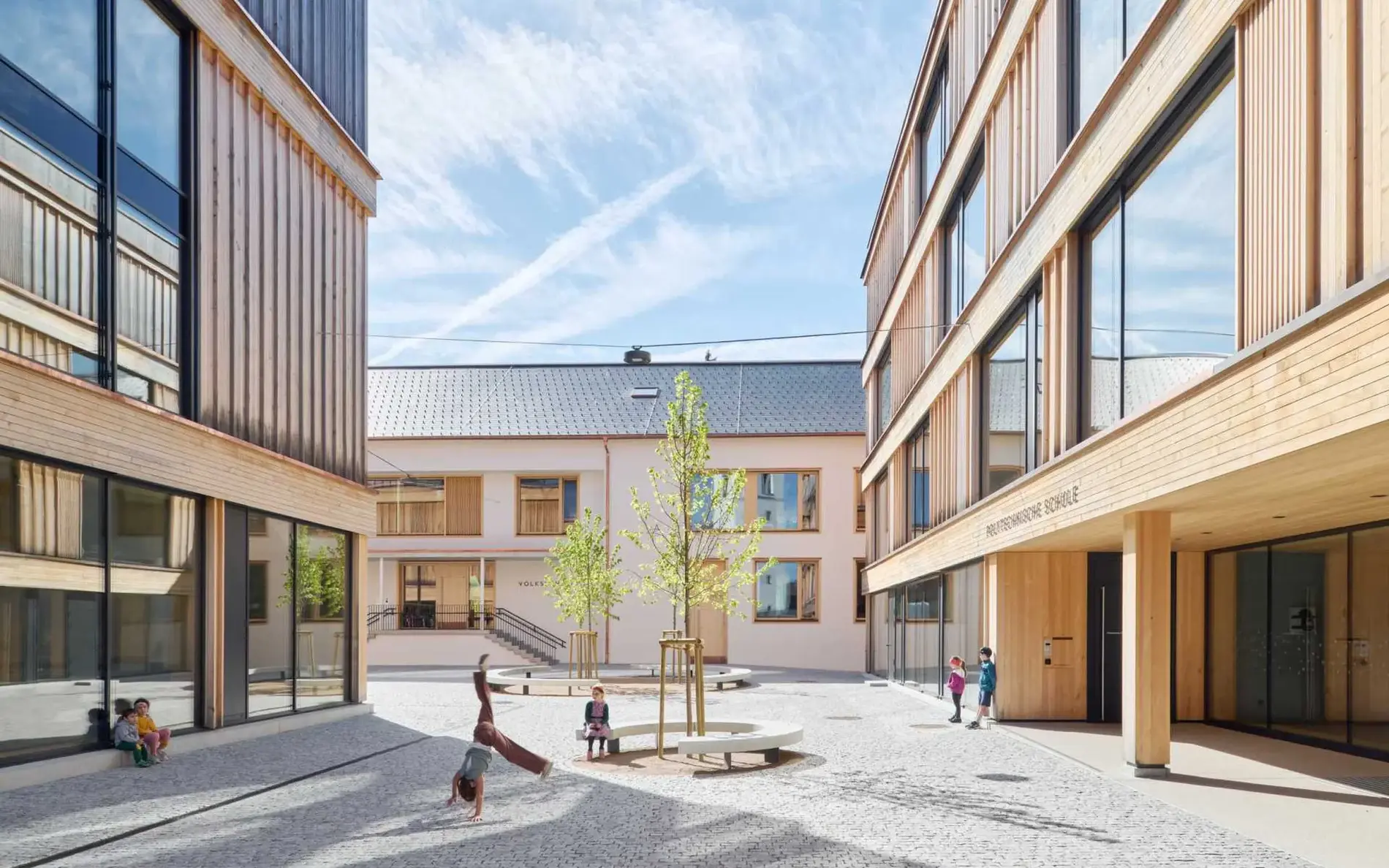 Schule Hittisau Hofansicht