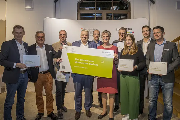 im Bild: Christian Lechner, Heinrich Schellhorn, Alexander Stangassinger, Peter Rassaerts, Markus Berthold, Bettina Bergauer, Christoph Scheithauer, Regina Eisert, Thomas Gefahrt, Florian Janny