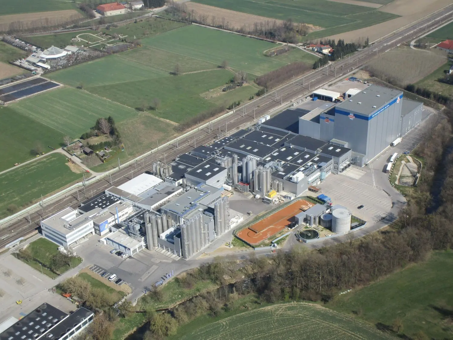 Luftaufnahme Berglandmilch Werk Aschbach