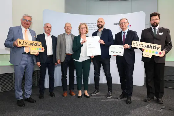 Auszeichnung klimaaktiv mobil Projektpartner:innen im Rahmen der THEPEP Konferenz