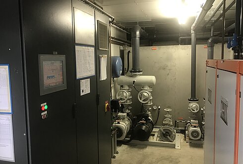 Auf dem Bild ist die Kühlwasserverteilung zu sehen