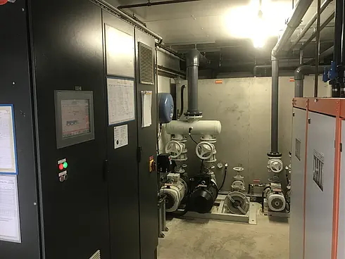 Auf dem Bild ist die Kühlwasserverteilung zu sehen