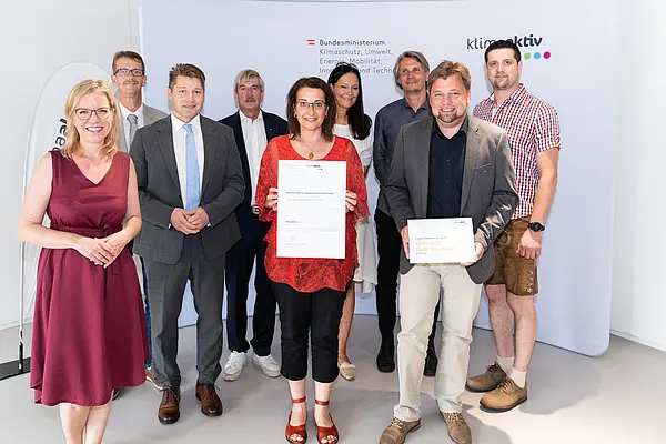 Im Bild: Klimaschutzministerin Leonore Gewessler, Bürgermeister Josef Maier, Gerhard  Hörmann, Elisabeth Edlinger-Pammer, Klaus Stadtschreiber (Marktgemeinde Neumarkt), Elisabeth Loecker und Gerfried Ogris (Ogris & Baustein), Bernhard Horner (IB Stengg), Günther Joham (HLS).