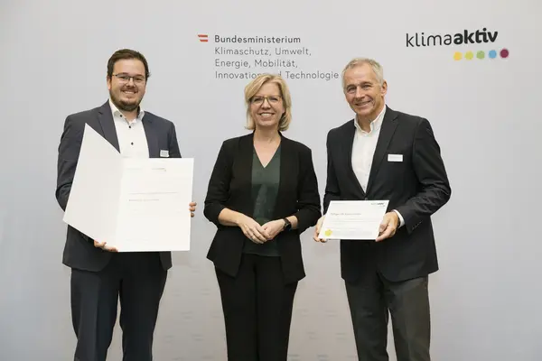 Auszeichnung von klimaaktiv Projektpartnern und Vorzeigebetrieben durch Klimaschutzministerin Leonore Gewessler (BMK)