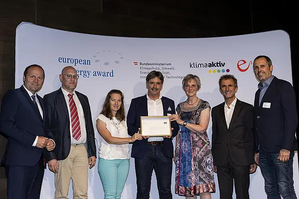Bettina Bergauer (BMK), Helmut Strasser (e5 Österreich), Josef Geisler (LHStv.Tirol), Dietmar Ruggenthaler (Bgm.), Albin Mariacher, Angelika Berger