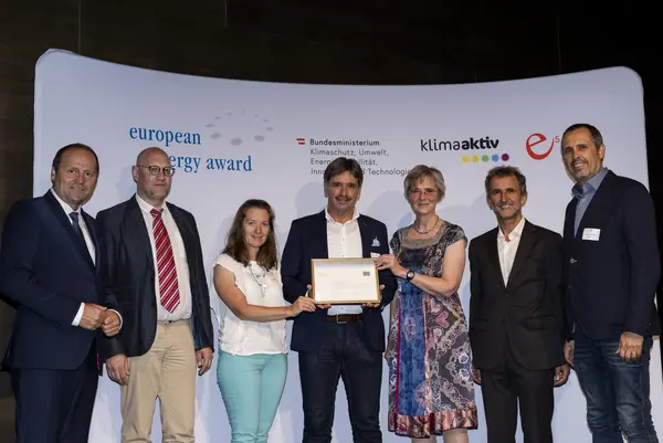 Bettina Bergauer (BMK), Helmut Strasser (e5 Österreich), Josef Geisler (LHStv.Tirol), Dietmar Ruggenthaler (Bgm.), Albin Mariacher, Angelika Berger
