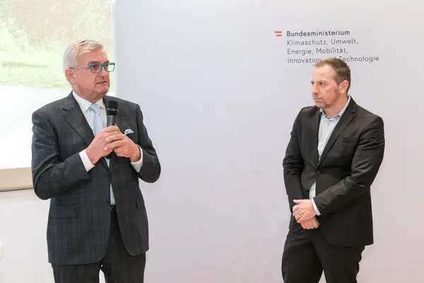 Im Bild: Alfred Riedl (Präsident Gemeindebund) und Stephan Auer-Stüger (Städtebund)