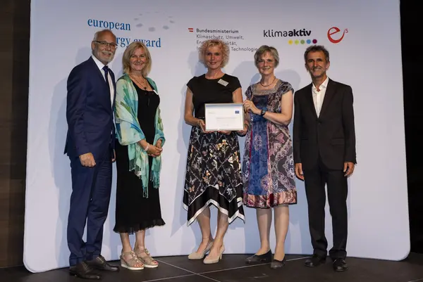 Bettina Bergauer (BMK), Helmut Strasser (e5 Österreich), Alfred König (e5 Steiermark), Günther Mitterer (Bgm.), Evi Huber (Vzbgm.), Karin Schönegger,