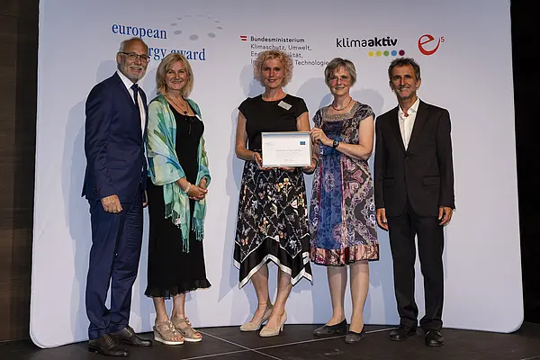 Bettina Bergauer (BMK), Helmut Strasser (e5 Österreich), Alfred König (e5 Steiermark), Günther Mitterer (Bgm.), Evi Huber (Vzbgm.), Karin Schönegger,