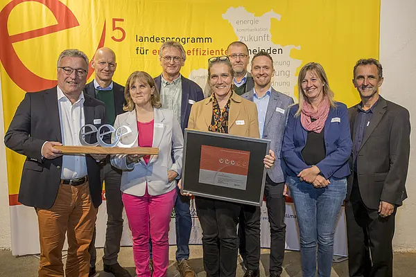 im Bild: Gemeinde Anif: Heinrich Schellhorn, Thomas Schnöll, Sonja Stock, Wolfgang Pogadl, Bgm. Gabriella Gehmacher-Leitner, Rene Perrer, Gernot Eigenthaler, Inge Strassl, Helmut Strasser