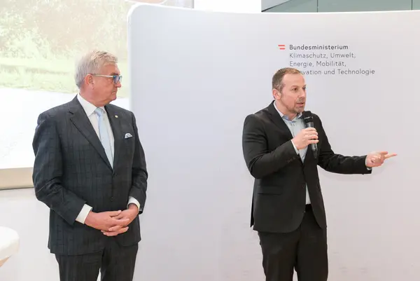 Im Bild: Alfred Riedl (Präsident Gemeindebund) und Stephan Auer-Stüger (Städtebund)