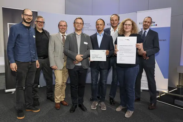 Ausgezeichnetes Projekt: Haus Penzing, 1140 Wien<br /> Fertigstellung, 806 von 1000 klimaaktiv Punkten, klimaaktiv SILBER<br /><br />  Bauherrschaft: KWP – Kuratorium Wiener Pensionistenwohnhäuser<br /> Generalplanung: Karl und Bremhorst<br /> Architekten ZT GmbH / S-hoch2 ZT GmbH / KWI Engineers GmbH Architektur: Karl und Bremhorst Architekten ZT GmbH / S-hoch2 ZT GmbH<br /> Haustechnik: KWI Engineers GmbH<br /> Bauphysik & Statik: RWT Plus ZT GmbH<br /> klimaaktiv Consultant: Karl und Bremhorst Architekten ZT GmbH