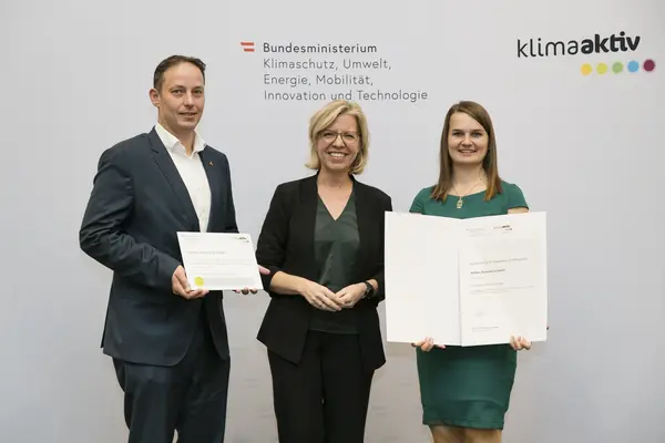 Auszeichnung von klimaaktiv Projektpartnern und Vorzeigebetrieben durch Klimaschutzministerin Leonore Gewessler (BMK)