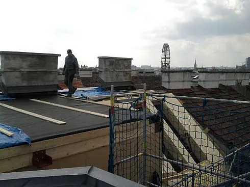 Plus-Energie-Dachausbau Ybbsstraße Straßentrakt