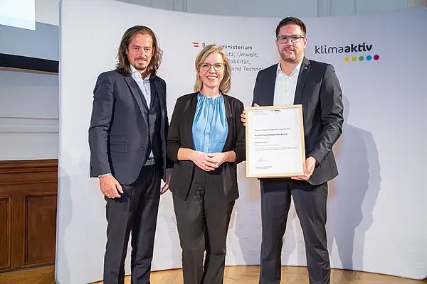 .Im Bild: Florian Ölz, Klimaschutzministerin Leonore Gewessler und Florian Rusch (Rudolf Ölz Meisterbäcker GmbH & Co KG)