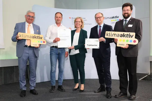Auszeichnung klimaaktiv mobil Projektpartner:innen im Rahmen der THEPEP Konferenz