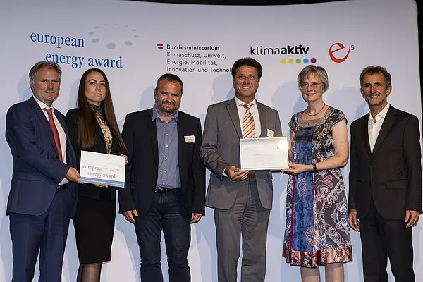 Bettina Bergauer (BMK), Helmut Strasser (e5 Österreich), Alfred König (e5 Steiermark), Werner Baumann (Bgm.), Karl Heinz Irrasch, Jasmin Rieberer-Stangl.