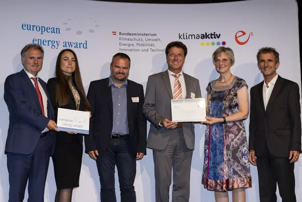 Bettina Bergauer (BMK), Helmut Strasser (e5 Österreich), Alfred König (e5 Steiermark), Werner Baumann (Bgm.), Karl Heinz Irrasch, Jasmin Rieberer-Stangl.