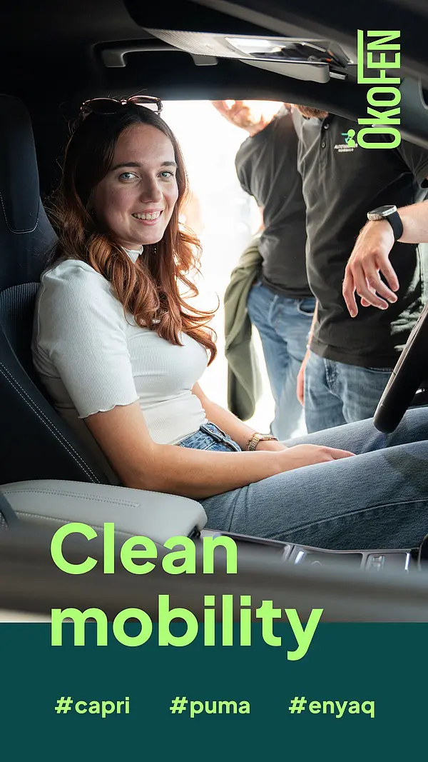 Werbesujet, Clean Mobility bei ÖkoFEN, Frau sitzt am Steuer, lächelt in Kamera